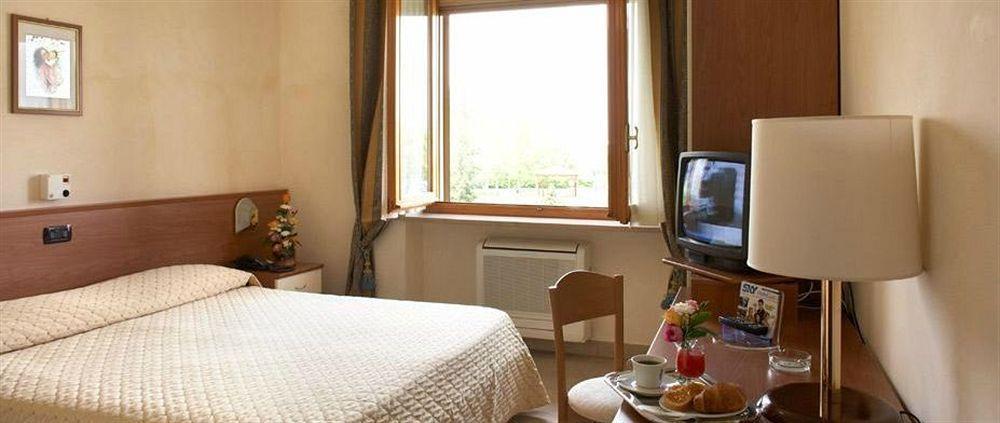 Lo Scoiattolo Piedmont Bike Hotel Pralormo Dış mekan fotoğraf