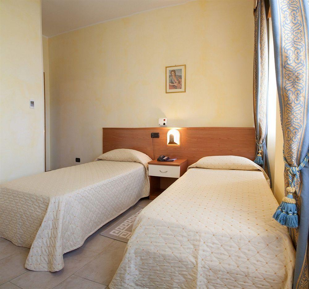Lo Scoiattolo Piedmont Bike Hotel Pralormo Dış mekan fotoğraf