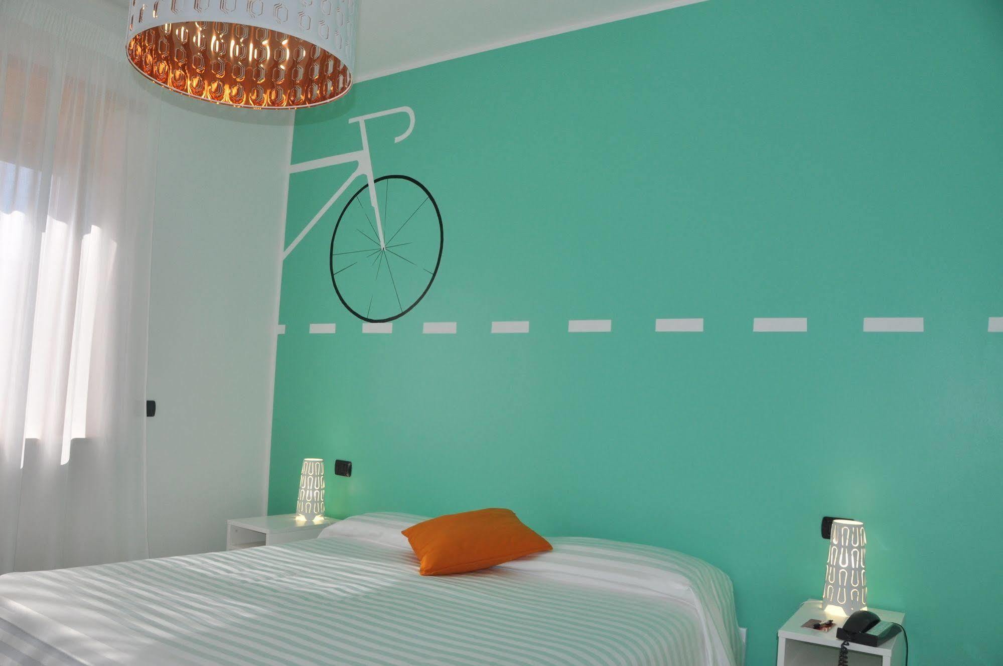 Lo Scoiattolo Piedmont Bike Hotel Pralormo Dış mekan fotoğraf